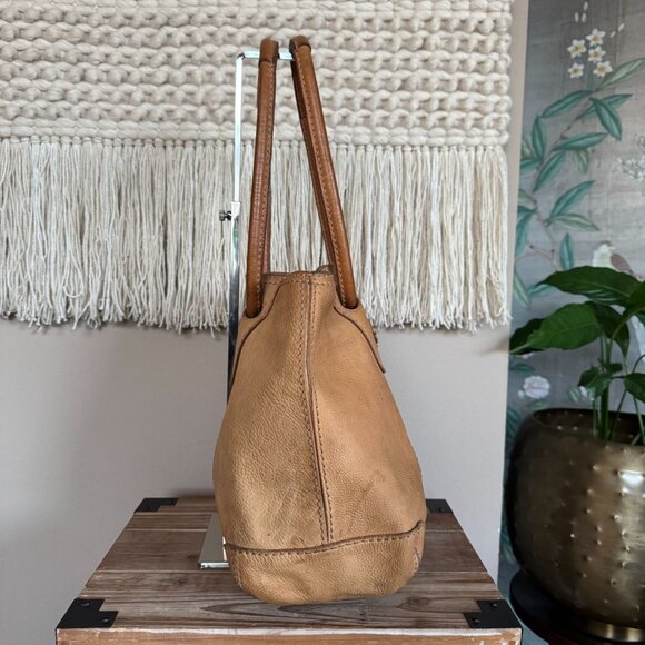 Vintage Fossil Tan Genuine Leather Round Shoulder Strap Key Charm Large Hobo Bag - Picture 6 of 16